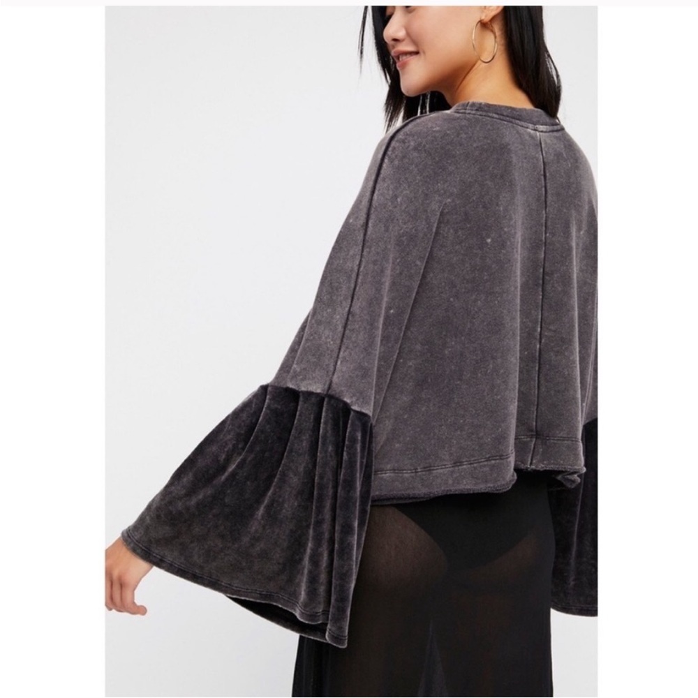 Free People Glorious Sleeve Charcoal Velvet Cropped shirt with bell sleeves - Picture 3 of 9